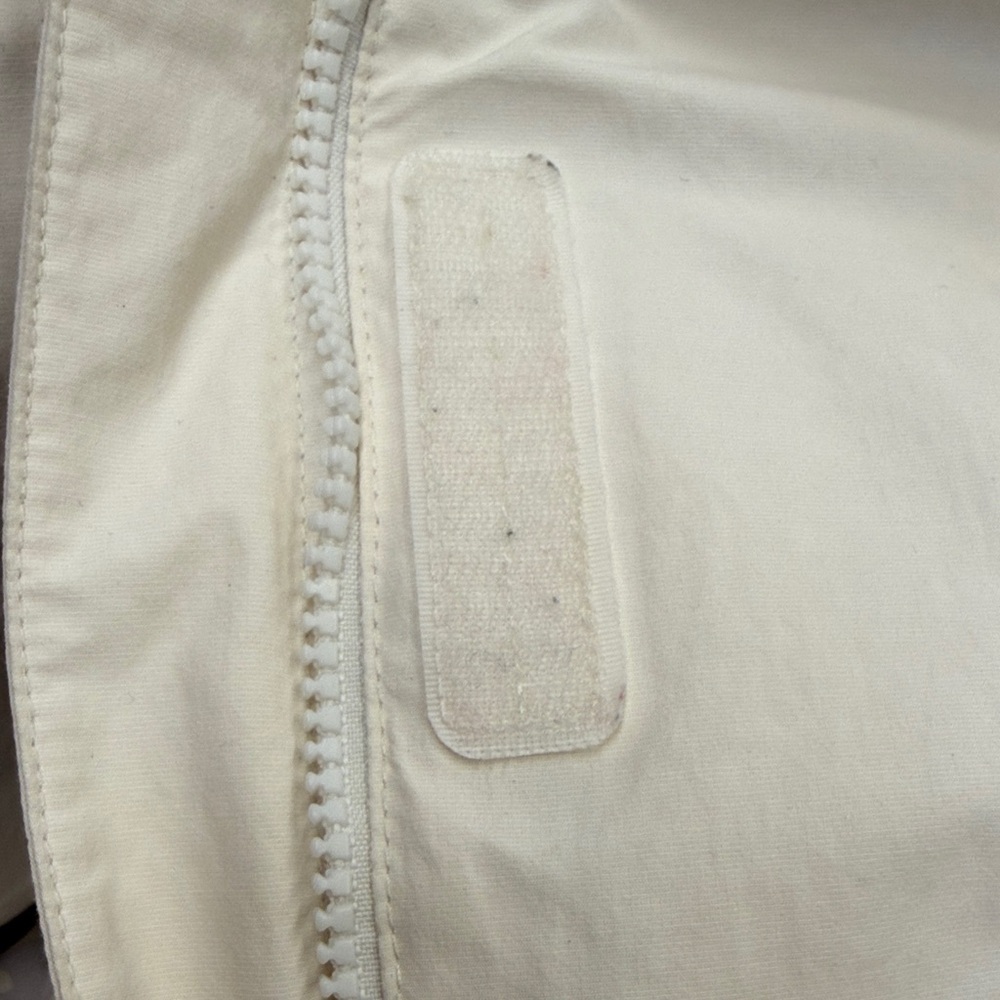The North Face Arctic Parka Gardenia White / Silver Grey Leopard Print Interior - Picture 14 of 16